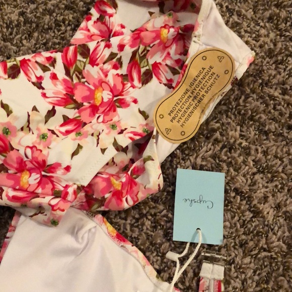 Cupshe one piece swim suit - Picture 5 of 6